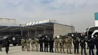 El Gobierno federal envió a 37 operadores del crimen organizado a Estados Unidos bajo cooperación bilateral. No se solicitó la pena de muerte, confirmó Harfuch.

Para más información del tema, visita: https://www.eleconomista.com.mx/politica/harfuch-anuncia-tercer-traslado-masivo-narcos-mexico-estados-unidos-20260120-796158.html

¡Síguenos en nuestras redes sociales para mantenerte informado!

Twitter: https://twitter.com/eleconomista 
Facebook: https://www.facebook.com/ElEconomista.mx
Instagram: https://www.instagram.com/eleconomistamx
LinkedIn: https://www.linkedin.com/company/el-economista/

#ElEconomista #EETV