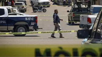 En total durante este primer semestre del 2025 se registraron 14,488 presuntos homicidios en todo el país, de acuerdo con cifras preliminares sobre defunciones publicadas por el Inegi.

Para más información del tema, visita: https://www.eleconomista.com.mx/politica/mexico-registro-promedio-80-presuntos-homicidios-diarios-primer-semestre-20260121-796356.html

¡Síguenos en nuestras redes sociales para mantenerte informado!

Twitter: https://twitter.com/eleconomista 
Facebook: https://www.facebook.com/ElEconomista.mx
Instagram: https://www.instagram.com/eleconomistamx
LinkedIn: https://www.linkedin.com/company/el-economista/

#ElEconomista #EETV