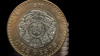 El peso avanzó a niveles no vistos en 18 meses, en un entorno menos preocupado, tras un discurso del presidente de Estados Unidos, Donald Trump, en Davos.

Para más información del tema, visita: https://www.eleconomista.com.mx/mercados/precio-dolar-hoy-21-enero-2026-cuanto-cerro-20260121-796383.html

¡Síguenos en nuestras redes sociales para mantenerte informado!

Twitter: https://twitter.com/eleconomista 
Facebook: https://www.facebook.com/ElEconomista.mx
Instagram: https://www.instagram.com/eleconomistamx
LinkedIn: https://www.linkedin.com/company/el-economista/

#ElEconomista #EETV