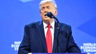 El presidente estadounidense, Donald Trump, exigió este miércoles a las élites mundiales reunidas en Davos que se inicien "negociaciones inmediatas" para la adquisición de Groenlandia.

Para más información del tema, visita: https://www.eleconomista.com.mx/internacionales/trump-exige-davos-negociaciones-inmediatas-sobre-compra-groenlandia-20260121-796331.html 

¡Síguenos en nuestras redes sociales para mantenerte informado!

Twitter: https://twitter.com/eleconomista 
Facebook: https://www.facebook.com/ElEconomista.mx
Instagram: https://www.instagram.com/eleconomistamx
LinkedIn: https://www.linkedin.com/company/el-economista/

#ElEconomista #EETV