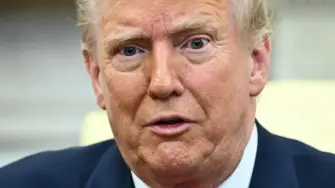 Una corta mayoría de personas encuestadas en siete países de la Unión Europea consideran al presidente estadounidense, Donald Trump, "un enemigo de Europa", según un sondeo publicado este viernes.

Para más información del tema, visita: https://www.eleconomista.com.mx/internacionales/trump-visto-enemigo-europa-encuesta-7-paises-ue-20260123-796710.html

¡Síguenos en nuestras redes sociales para mantenerte informado!

Twitter: https://twitter.com/eleconomista 
Facebook: https://www.facebook.com/ElEconomista.mx
Instagram: https://www.instagram.com/eleconomistamx
LinkedIn: https://www.linkedin.com/company/el-economista/
T

#ElEconomista #EETV