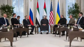 Las negociaciones para poner fin a la guerra se estancan en el espinoso tema territorial.

Para más información del tema, visita: https://www.eleconomista.com.mx/internacionales/ucranianos-rusos-estadounidenses-volveran-reunirse-abu-dabi-proxima-semana-20260124-796835.html 

¡Síguenos en nuestras redes sociales para mantenerte informado!

Twitter: https://twitter.com/eleconomista 
Facebook: https://www.facebook.com/ElEconomista.mx
Instagram: https://www.instagram.com/eleconomistamx
LinkedIn: https://www.linkedin.com/company/el-economista/

#ElEconomista #Rusia #Ucrania #EstadosUnidos