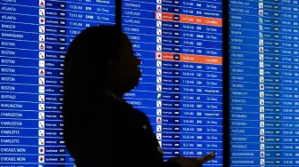 Según los meteorólogos, la nieve, el aguanieve y la lluvia helada, acompañadas de temperaturas peligrosamente gélidas, barrerán los dos tercios orientales del país el domingo y hasta la semana próxima.

Para más información del tema, visita: https://www.eleconomista.com.mx/internacionales/miles-vuelos-cancelados-tormenta-invernal-estados-unidos-20260124-796844.html 

¡Síguenos en nuestras redes sociales para mantenerte informado!

Twitter: https://twitter.com/eleconomista 
Facebook: https://www.facebook.com/ElEconomista.mx
Instagram: https://www.instagram.com/eleconomistamx
LinkedIn: https://www.linkedin.com/company/el-economista/

#ElEconomista #TormentaInvernal #EstadosUnidos