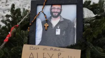 La administración Trump afirmó rápidamente que Alex Pretti tenía intención de herir a los agentes federales.

Para más información del tema, visita: https://www.eleconomista.com.mx/internacionales/segundo-estadounidense-abatido-mineapolis-agentes-federales-eu-desata-indignacion-20260125-796870.html

¡Síguenos en nuestras redes sociales para mantenerte informado!

Twitter: https://twitter.com/eleconomista 
Facebook: https://www.facebook.com/ElEconomista.mx
Instagram: https://www.instagram.com/eleconomistamx
LinkedIn: https://www.linkedin.com/company/el-economista/
T

#ElEconomista #EETV