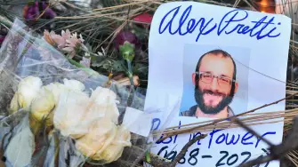 Estrellas de Hollywood aprovecharon su paso por la alfombra roja del Festival de Cine de Sundance el sábado para denunciar la muerte de un hombre estadounidense, baleado en Mineápolis por agentes federales de inmigración.

¡Síguenos en nuestras redes sociales para mantenerte informado!

Twitter: https://twitter.com/eleconomista 
Facebook: https://www.facebook.com/ElEconomista.mx
Instagram: https://www.instagram.com/eleconomistamx
LinkedIn: https://www.linkedin.com/company/el-economista/

#ElEconomista #ICE #Minneapolis