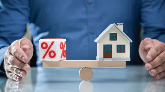 El 76% de los mexicanos aspira a tener una vivienda propia; sin embargo, pocos cuentan con los ingresos suficientes para adquirir un inmueble de costo promedio. En la CDMX, por ejemplo, debes ganar al menos 67,885 pesos mensuales para acceder a un financiamiento, según el simulador de la Condusef.

Para más información del tema, visita: https://www.eleconomista.com.mx/finanzaspersonales/cuanto-debes-ganar-comprar-casa-guia-monto-acceder-credito-20260126-796813.html

¡Síguenos en nuestras redes sociales para mantenerte informado!

Twitter: https://twitter.com/eleconomista 
Facebook: https://www.facebook.com/ElEconomista.mx
Instagram: https://www.instagram.com/eleconomistamx
LinkedIn: https://www.linkedin.com/company/el-economista/

#ElEconomista #EETV