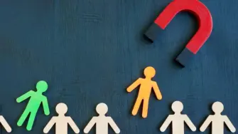 La contratación basada en habilidades comienza a desplazar a los modelos tradicionales centrados en la experiencia laboral. La tendencia es que más allá de buscar personal para un puesto, se necesita talento que haga carrera dentro de una misma organización.

Para más información del tema, visita:https://www.eleconomista.com.mx/capital-humano/adios-reclutamiento-basado-experiencia-hola-contratacion-habilidades-20260123-796666.html
Twitter: https://twitter.com/eleconomista 
Sitio web: https://www.eleconomista.com.mx/ 
Facebook: https://www.facebook.com/ElEconomista.mx 

#ElEconomista #CapitalHumano #EETV