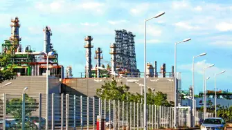 Olmeca, en el estado de Tabasco, es la séptima refinería en el país de Pemex, el mayor operador petrolero en México.

Para más información del tema, visita: https://www.eleconomista.com.mx/empresas/refineria-olmeca-pemex-paro-operaciones-lunes-falla-electrica-reportes-internos-20260128-797382.html

Twitter: https://twitter.com/eleconomista 
Sitio web: https://www.eleconomista.com.mx/ 
Facebook: https://www.facebook.com/ElEconomista.mx 

#ElEconomista #EETV
