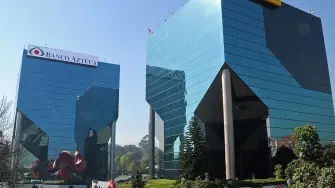 El Gobierno federal y Grupo Salinas llegaron a un acuerdo para que el grupo, propiedad de Ricardo Salinas Pliego, pague su adeudo fiscal por 32,132 millones de pesos, con lo que se pone fin a años de litigios entre el gobierno federal y el empresario.

Para más información del tema, visita: https://www.eleconomista.com.mx/sectorfinanciero/grupo-salinas-llega-acuerdo-fiscal-pagara-32-132-millones-pesos-gobierno-20260129-797666.html

¡Síguenos en nuestras redes sociales para mantenerte informado!

Twitter: https://twitter.com/eleconomista 
Facebook: https://www.facebook.com/ElEconomista.mx
Instagram: https://www.instagram.com/eleconomistamx
LinkedIn: https://www.linkedin.com/company/el-economista/

#ElEconomista #EETV