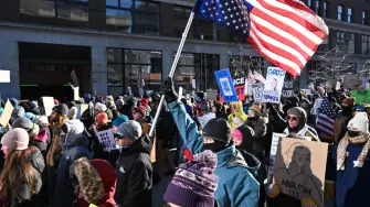 La jornada de acción, bautizada "Apagón nacional", fue convocada por organizaciones de defensa de los migrantes.

Para más información del tema, visita: https://www.eleconomista.com.mx/internacionales/miles-personas-marchan-mineapolis-redadas-migrantes-donald-trump-20260130-797779.html 

¡Síguenos en nuestras redes sociales para mantenerte informado!

Twitter: https://twitter.com/eleconomista 
Facebook: https://www.facebook.com/ElEconomista.mx
Instagram: https://www.instagram.com/eleconomistamx
LinkedIn: https://www.linkedin.com/company/el-economista/

#ElEconomista #Mineápolis #Minnesota
