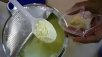 Las retiradas ilustran cómo un solo ingrediente contaminado puede ‌propagarse durante de la ⁠cadena de suministro de alimentos infantiles.

Para más información del tema, visita: https://www.eleconomista.com.mx/empresas/francia-endurece-normas-sobre-leche-infantil-retiros-mercado-20260131-797853.html

¡Síguenos en nuestras redes sociales para mantenerte informado!

Twitter: https://twitter.com/eleconomista 
Facebook: https://www.facebook.com/ElEconomista.mx
Instagram: https://www.instagram.com/eleconomistamx
LinkedIn: https://www.linkedin.com/company/el-economista/
T

#ElEconomista #EETV