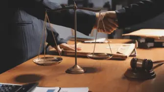 Abogados y leyes.