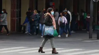 La Ciudad de México registró un amanecer muy frío este domingo, pero se espera que las temperaturas aumenten durante la tarde, informó la Secretaría de Gestión Integral de Riesgos y Protección Civil (SGIRPC).

Para más información del tema, visita: https://www.eleconomista.com.mx/politica/amanecer-frio-cdmx-tarde-subira-temperatura-preven-autoridades-20260201-797888.html

¡Síguenos en nuestras redes sociales para mantenerte informado!

Twitter: https://twitter.com/eleconomista 
Facebook: https://www.facebook.com/ElEconomista.mx
Instagram: https://www.instagram.com/eleconomistamx
LinkedIn: https://www.linkedin.com/company/el-economista/
T

#ElEconomista #EETV