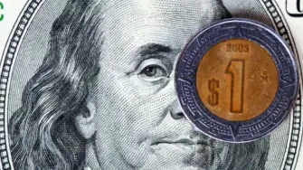 La divisa local avanzó en un mercado atento al cierre parcial del gobierno de EU, que suspendió la publicación de cifras laborales clave para la Fed. 

Para más información del tema, visita: https://www.eleconomista.com.mx/mercados/precio-dolar-hoy-3-febrero-2026-cuanto-cerro-20260203-798188.html 

¡Síguenos en nuestras redes sociales para mantenerte informado! 

Twitter: https://twitter.com/eleconomista 
Facebook: https://www.facebook.com/ElEconomista.mx 
Instagram: https://www.instagram.com/eleconomistamx 
LinkedIn: https://www.linkedin.com/company/el-economista/ 

#ElEconomista #EETV