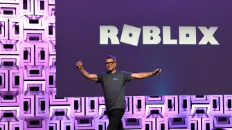 BURLINGAME, CALIFORNIA - AUGUST 10: David Baszucki, founder and CEO of Roblox, presents at the Roblox Developer Conference on August 10, 2019 in Burlingame, California.   Ian Tuttle/Getty Images for Roblox/AFP (Photo by Ian Tuttle / GETTY IMAGES NORTH AMERICA / Getty Images via AFP)