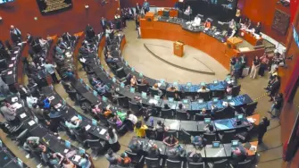 El dictamen que se votará la siguiente semana, es una de las dos modificaciones a ordenamientos legales que se deben realizar para reducir la jornada laboral.

Para más información del tema, visita: https://www.eleconomista.com.mx/capital-humano/comisiones-senado-definen-fecha-votar-dictamen-reforma-jornada-laboral-20260206-798752.html

¡Síguenos en nuestras redes sociales para mantenerte informado!

Twitter: https://twitter.com/eleconomista 
Facebook: https://www.facebook.com/ElEconomista.mx
Instagram: https://www.instagram.com/eleconomistamx
LinkedIn: https://www.linkedin.com/company/el-economista/

#ElEconomista #EETV