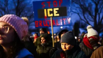 Personas con casos similares han sido objeto de las redadas agentes de inmigración.

Para más información del tema, visita: https://www.eleconomista.com.mx/internacionales/estudiantes-inmigrantes-mineapolis-recurren-clases-virtuales-temor-deportados-20260207-798841.html

¡Síguenos en nuestras redes sociales para mantenerte informado!

Twitter: https://twitter.com/eleconomista 
Facebook: https://www.facebook.com/ElEconomista.mx
Instagram: https://www.instagram.com/eleconomistamx
LinkedIn: https://www.linkedin.com/company/el-economista/
T

#ElEconomista #EETV #Mineápolis #ICE #Inmigrantes