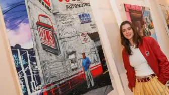 La fotografía, la pintura, el collage, son las técnicas que la creadora nacida en Londres usó para tomar registro de su estancia en nuestro país, mismas que, dice, cambió su manera de asimilar el arte. La artista anglo-estadounidense expone en El Economista

Para más información del tema, visita: https://www.eleconomista.com.mx/arteseideas/mexico-encontre-independencia-artista-octavia-greig-20260208-798956.html

¡Síguenos en nuestras redes sociales para mantenerte informado!

Twitter: https://twitter.com/eleconomista 
Facebook: https://www.facebook.com/ElEconomista.mx
Instagram: https://www.instagram.com/eleconomistamx
LinkedIn: https://www.linkedin.com/company/el-economista/

#ElEconomista #EETV