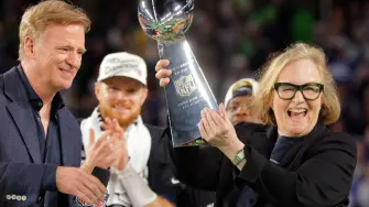 El valor del equipo podría inflarse hasta 21% tras la reciente obtención del trofeo Vince Lombardi, especulan especialistas, aunque la transacción aún no está confirmada.

Para más información del tema, visita: https://www.eleconomista.com.mx/deportes/seahawks-proyectan-venta-record-ganar-super-bowl-20260209-799110.html

¡Síguenos en nuestras redes sociales para mantenerte informado!

Twitter: https://twitter.com/eleconomista 
Facebook: https://www.facebook.com/ElEconomista.mx
Instagram: https://www.instagram.com/eleconomistamx
LinkedIn: https://www.linkedin.com/company/el-economista/

#ElEconomista #EETV