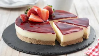 Pastel de queso con fresas