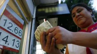 En México, 9.83 millones de habitantes adultos reciben remesas, es decir, 10.4% del total. La Organización de las Naciones Unidas (ONU) señala que, en promedio, estos recursos representan hasta 60% de los ingresos de estas personas.

Para más información del tema, visita: https://www.eleconomista.com.mx/finanzaspersonales/impacta-hogares-caida-remesas-20260213-799595.html

¡Síguenos en nuestras redes sociales para mantenerte informado!

Twitter: https://twitter.com/eleconomista 
Facebook: https://www.facebook.com/ElEconomista.mx
Instagram: https://www.instagram.com/eleconomistamx
LinkedIn: https://www.linkedin.com/company/el-economista/

#ElEconomista #EETV