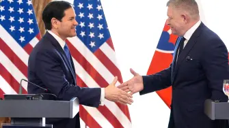 El secretario de Estado de Estados Unidos, Marco Rubio y el primer ministro de Eslovaquia, Robert Fico.