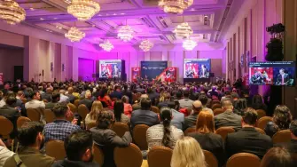 Más de 400 empresas participaron en el encuentro entre empresas canadienses y mexicanas que inició esta mañana .