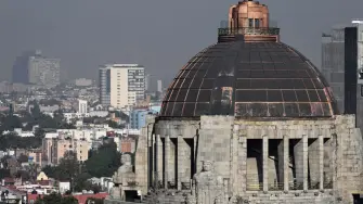 Autoridades mantienen Fase I por ozono debido a condiciones atmosféricas adversas, incendios y acumulación de contaminantes; aplican restricciones vehiculares y recomendaciones de salud.

Para más información del tema, visita: https://www.eleconomista.com.mx/politica/mantienen-contingencia-ambiental-restricciones-sheinbaum-explica-aumento-contaminacion-20260217-800258.html

¡Síguenos en nuestras redes sociales para mantenerte informado!

Twitter: https://twitter.com/eleconomista 
Facebook: https://www.facebook.com/ElEconomista.mx
Instagram: https://www.instagram.com/eleconomistamx
LinkedIn: https://www.linkedin.com/company/el-economista/

#ElEconomista #EETV