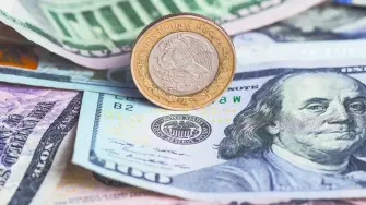 El peso ganó terreno en una jornada con altibajos, a la espera de las minutas de la más reciente reunión de política monetaria de la Reserva Federal. 

Para más información del tema, visita: https://www.eleconomista.com.mx/politica/mexico-suma-9-487-casos-sarampion-1-6-millones-vacunas-aplicadas-semana-20260217-800241.html

¡Síguenos en nuestras redes sociales para mantenerte informado!

Twitter: https://twitter.com/eleconomista 
Facebook: https://www.facebook.com/ElEconomista.mx
Instagram: https://www.instagram.com/eleconomistamx
LinkedIn: https://www.linkedin.com/company/el-economista/

#ElEconomista #EETV