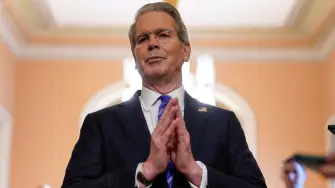 "Aprovecharemos las competencias arancelarias de la Sección 232 y la Sección 301, que han sido validadas a través de miles de impugnaciones ​legales", dijo el secretario del Tesoro de ⁠Estados Unidos. 

Para más información del tema, visita: https://www.eleconomista.com.mx/economia/bessent-estima-ingresos-estables-aranceles-2026-pese-fallo-corte-suprema-eu-20260220-800917.html 

¡Síguenos en nuestras redes sociales para mantenerte informado! 

Twitter: https://twitter.com/eleconomista 
Facebook: https://www.facebook.com/ElEconomista.mx 
Instagram: https://www.instagram.com/eleconomistamx 
LinkedIn: https://www.linkedin.com/company/el-economista/ 

#ElEconomista #EETV