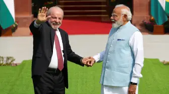 El presidente de Brasil, Luiz Inacio Lula da Silva, con el primer ministro de India, Narendra Modi. Foto: Reuters