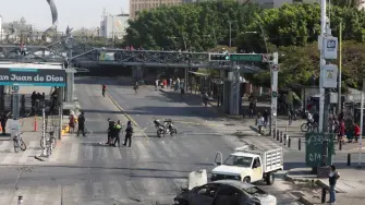 La presidenta aseguró que ya no había bloqueos en el país tras la muerte del líder del CJNG; sin embargo, aún se registraron cierres carreteros en algunos municipios de Jalisco. 

Para más información del tema, visita: https://www.eleconomista.com.mx/politica/sheinbaum-reporta-retiro-bloqueos-normalizacion-actividades-muerte-mencho-20260224-801406.html 

¡Síguenos en nuestras redes sociales para mantenerte informado! 

Twitter: https://twitter.com/eleconomista 
Facebook: https://www.facebook.com/ElEconomista.mx 
Instagram: https://www.instagram.com/eleconomistamx 
LinkedIn: https://www.linkedin.com/company/el-economista/ 

#ElEconomista #Sheinbaum #Jalisco