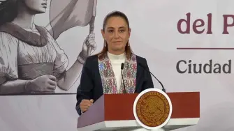 La presidenta de México, Claudia Sheinbaum, informó que la reunión entre integrantes del Gabinete de Seguridad y funcionarios de Estados Unidos, incluido el embajador en México, se realizó en Palacio Nacional como parte de un protocolo previamente acordado y en el marco del entendimiento bilateral en materia de seguridad.

Para más información del tema, visita: https://www.eleconomista.com.mx/politica/sheinbaum-confirma-reunion-autoridades-mexicanas-eu-hablo-trump-lunes-20260225-801587.html

¡Síguenos en nuestras redes sociales para mantenerte informado!

Twitter: https://twitter.com/eleconomista 
Facebook: https://www.facebook.com/ElEconomista.mx
Instagram: https://www.instagram.com/eleconomistamx
LinkedIn: https://www.linkedin.com/company/el-economista/

#ElEconomista #Sheinbaum #Trump