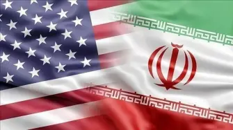 Banderas de Estados Unidos e Irán.