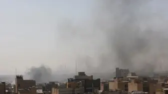 "Estamos asustados, estamos aterrorizados. Mis hijos están temblando, no tenemos adónde ir, moriremos aquí", dijo Minou, una madre de 32 años con dos hijos de la ciudad norteña de Tabriz, una de las muchas zonas donde hubo explosiones.

Para más información del tema, visita: https://www.eleconomista.com.mx/internacionales/ataque-estados-unidos-e-israel-desata-miedo-panico-iran-20260228-802043.html

¡Síguenos en nuestras redes sociales para mantenerte informado!

Twitter: https://twitter.com/eleconomista 
Facebook: https://www.facebook.com/ElEconomista.mx
Instagram: https://www.instagram.com/eleconomistamx
LinkedIn: https://www.linkedin.com/company/el-economista/

#ElEconomista #Irán