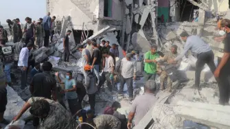 Las autoridades de Irán han denunciado este sábado la muerte de al menos 108 niñas. Asimismo, asegura que más de 200 militares estadounidenses han muerto.

Para más información del tema, visita: https://www.eleconomista.com.mx/internacionales/bombardeos-eu-e-israel-iran-cobran-200-vidas-750-heridos-media-luna-roja-20260228-802080.html

¡Síguenos en nuestras redes sociales para mantenerte informado!

Twitter: https://twitter.com/eleconomista 
Facebook: https://www.facebook.com/ElEconomista.mx
Instagram: https://www.instagram.com/eleconomistamx
LinkedIn: https://www.linkedin.com/company/el-economista/

#ElEconomista #Irán #Ataques