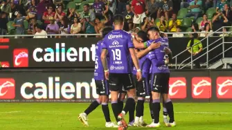 Mazatlán golea al León en su gira de despedida del fútbol mexicano