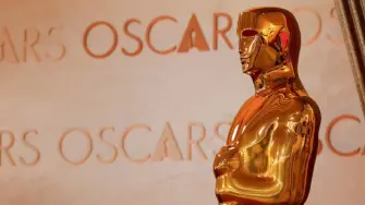 Actores ganadores del Oscar y figuras de Hollywood regresarán al escenario para entregar los galardones en la ceremonia de 2026, que será conducida por Conan O’Brien.

Para más información del tema, visita: https://www.eleconomista.com.mx/arteseideas/oscar-2026-quienes-son-estrellas-presentaran-premios-gala-15-marzo-20260307-803147.html

¡Síguenos en nuestras redes sociales para mantenerte informado!

Twitter: https://twitter.com/eleconomista 
Facebook: https://www.facebook.com/ElEconomista.mx
Instagram: https://www.instagram.com/eleconomistamx
LinkedIn: https://www.linkedin.com/company/el-economista/

#ElEconomista #PremiosOscar