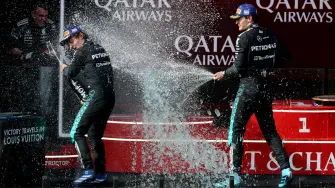 George Russell y Kimi Antonelli celebrando.