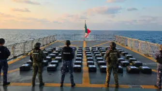 Fuerzas federales mexicanas incautaron dos toneladas de cocaína frente a las costas de Acapulco, en el océano Pacífico, informó la mañana de este lunes la secretaría de Seguridad y Protección Ciudadana.

Para más información del tema, visita: https://www.eleconomista.com.mx/politica/semar-incauta-2-toneladas-cocaina-flotando-mar-frente-costas-acapulco-20260309-803324.html

¡Síguenos en nuestras redes sociales para mantenerte informado!

Twitter: https://twitter.com/eleconomista 
Facebook: https://www.facebook.com/ElEconomista.mx
Instagram: https://www.instagram.com/eleconomistamx
LinkedIn: https://www.linkedin.com/company/el-economista/

#ElEconomista #EETV