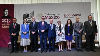 Las empresas mexicanas urgen a que en la próxima revisión del tratado de libre comercio con Estados Unidos y Canadá (T-MEC) se eviten medidas unilaterales como los aranceles impuestos por Donald Trump, que erosionan el acuerdo, según un informe oficial presentado este lunes.

¡Síguenos en nuestras redes sociales para mantenerte informado!

Twitter: https://twitter.com/eleconomista 
Facebook: https://www.facebook.com/ElEconomista.mx
Instagram: https://www.instagram.com/eleconomistamx
LinkedIn: https://www.linkedin.com/company/el-economista/

#ElEconomista #EETV