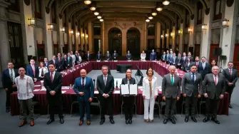 El gobierno de México y el sector gasolinero renovó la estrategia para mantener el precio de la gasolina regular por debajo de los 24 pesos por litro.