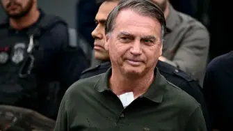 El expresidente brasileño Jair Bolsonaro fue ingresado el viernes en terapia intensiva con bronconeumonía, informaron sus médicos luego de que fuera trasladado al hospital tras sentirse mal en la cárcel.

¡Síguenos en nuestras redes sociales para mantenerte informado!

Twitter: https://twitter.com/eleconomista 
Facebook: https://www.facebook.com/ElEconomista.mx
Instagram: https://www.instagram.com/eleconomistamx
LinkedIn: https://www.linkedin.com/company/el-economista/

#ElEconomista #Brasil #Bolsonaro