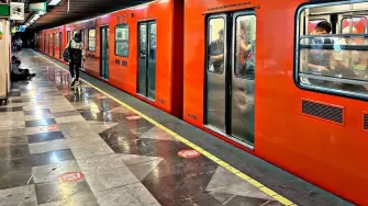 Autoridades del Sistema de Transporte Colectivo (STC) Metro informaron que la red funcionará con horario de día festivo, por lo que los usuarios deberán considerar ajustes en sus traslados. 

Para más información del tema, visita: 

¡Síguenos en nuestras redes sociales para mantenerte informado!

Twitter: https://twitter.com/eleconomista 
Facebook: https://www.facebook.com/ElEconomista.mx
Instagram: https://www.instagram.com/eleconomistamx
LinkedIn: https://www.linkedin.com/company/el-economista/

#ElEconomista #Metro