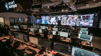 En el corazón de São Paulo, un "prisonómetro" lleva un registro en tiempo real de las personas encarceladas gracias al sistema de reconocimiento facial con IA más grande de América Latina.