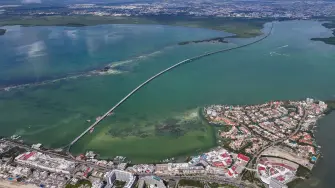 Puente Nichupté en Cancún, Quintana Roo.