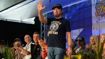 Chuck Norris, figura de acción del cine estadounidense y leyenda de las artes marciales, falleció a los 86 años, informó este viernes su familia en un comunicado.