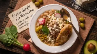 Frijoles gordos a la Tezcucana: el guiso donde Tita ya no puede callar en Como agua para chocolate