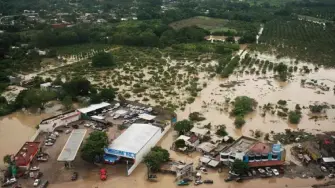 El aumento del valor de los activos y la expansión urbana elevan la exposición a riesgos, mientras las pérdidas aseguradas mantienen una tendencia creciente

Para más información del tema, visita: https://www.eleconomista.com.mx/econohabitat/perdidas-catastrofes-escalar-320-000-millones-dolares-20260325-805765.html

¡Síguenos en nuestras redes sociales para mantenerte informado!

Twitter: https://twitter.com/eleconomista 
Facebook: https://www.facebook.com/ElEconomista.mx
Instagram: https://www.instagram.com/eleconomistamx
LinkedIn: https://www.linkedin.com/company/el-economista/

#ElEconomista #DesastresNaturales