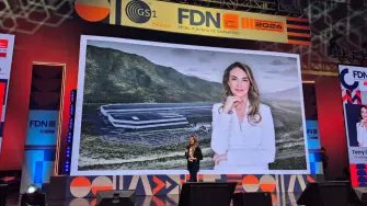 Terry Gutiérrez-country manager de Tesla México durante su conferencia en GS1.